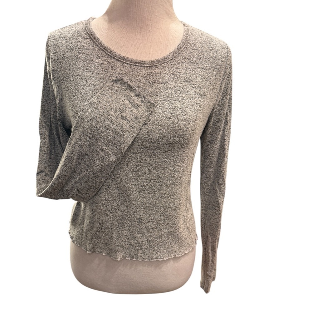 Target Wild Fable Heathered Grey Cropped Long Sleeve Shirt w/ Lettuce Trim